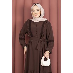 Robe Hijab Modeste en Guipure avec Ceinture Décorée Taille Naturelle Couleur Marron - Product Image 2