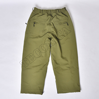 Pantalon de ski professionnel vert olive isolé avec passants de ceinture, fermetures éclair ventilées et guêtres anti-neige
