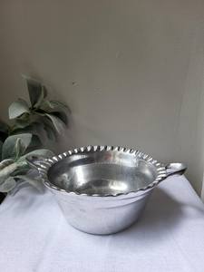 Cuenco decorativo de aluminio para servir con acabado liso, perfecto para casas modernas, apartamentos elegantes y cocinas familiares - Product Image 2