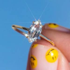 Pièce unique Minimaliste en argent sterling 925 Bande pour femme Coupe marquise Pierre de zircon Plaqué or Anniversaire Fête de mariage - Product Image 5