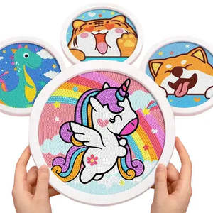 Pintura de Diamantes Acrílica Hecha a Mano, Diseño Enmarcado Estilo Dibujos Animados para Niños, Decoración Personalizada para el Hogar, Empacado en Caja - Product Image 1