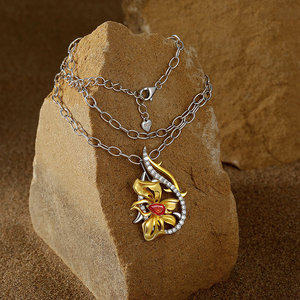 Collier Jeulia X Leyla Floral Thorns Two Tone Twist Flower en argent sterling avec diamant - Product Image 6