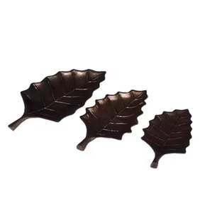 Bols de service élégants en métal avec un design moderne de 2025, parfaits pour servir des plats chauds et froids. - Product Image 3