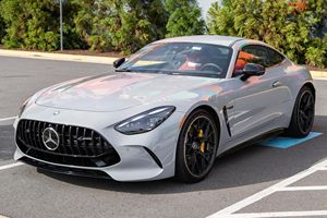 Mercedes-AMG GT 63 Coupé 2024 Usado, 1,900 Millas, Motor V8 Biturbo, Tracción en las Cuatro Ruedas, Interior Rojo Pimienta, Sin Modificaciones - Product Image 2