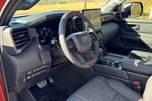 Toyota Sequoia TRD Pro 2024, Caja de Cambios Automática, Título Limpio, Sin Accidentes, con Bajo Kilometraje, Lista para Envío - Product Image 5