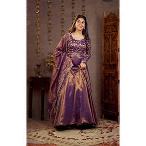 Costume Anarkali en soie Cosmos lourde traditionnelle de haute qualité, avec broderie, pour les occasions de mariage - Product Image 1