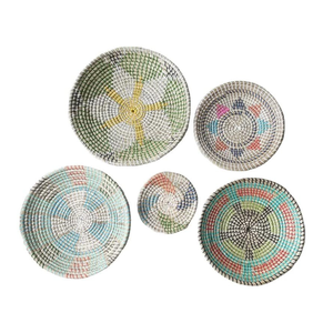 Assiette murale en jonc de mer naturel du Vietnam Tenture murale tissée rustique et plateau de service alimentaire polyvalent - Product Image 1