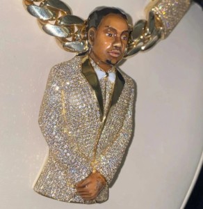 Pendentif personnalisé en argent sterling 925 avec diamant moissanite rond, clarté VVS, pendentif portrait personnalisé, cadeau pour homme - Product Image 3