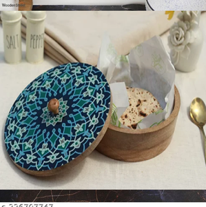 Caja Roti de madera hecha a mano con pinzas de forma redonda de alta calidad, caja Chapati con tapa desmontable de proveedor indio - Product Image 1