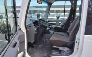 Minibús y Autobús Toyota Coaster 2024 Usado de Buen Rendimiento y en Buen Estado, 22 Asientos, Diésel 4.2L, Listo para Enviar - Product Image 2