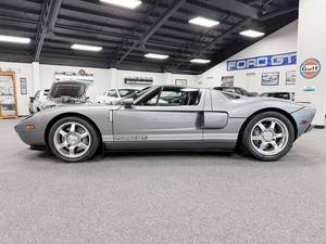 รถฟอร์ด จีที คูเป้ ปี 2006 สีเงิน ลายเส้นสีขาว 2 ที่นั่ง เกียร์ธรรมดา ยาง R19 ภายในตกแต่งด้วยหนัง - Product Image 4