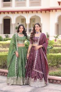 Designer-Lehenga-Choli in Gold-Crush mit Pailletten-Stickerei für Damen - Product Image 2