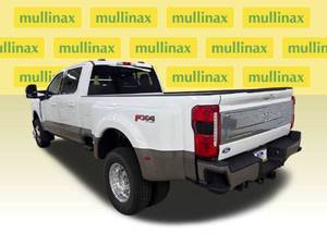 รถกระบะฟอร์ด F-350 Super Duty King Ranch 4x4 รุ่น 4 ประตู แบบมีแค็บ 8 ฟุต ล้อหลังแบบ DRW มือสองสภาพดี ขาย - Product Image 4
