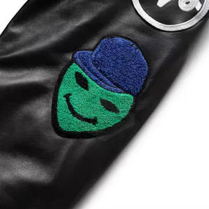 Nueva chaqueta de invierno con bordado de chenilla para hombre a la moda con diseño único de cuello levantado tela transpirable de alta calidad - Product Image 4