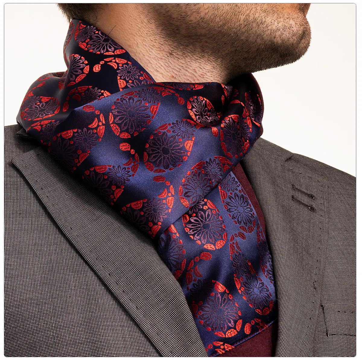 Vermelho e Marinho Paisley Satin Jacquard Man Made Silk Production 2024 Coleção de Lenço Moda Masculina Novo Estilo