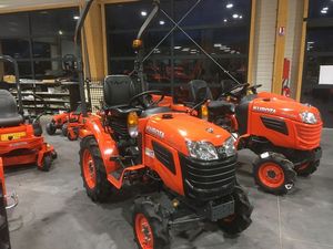 Tracteur de jardin diesel compact 4x4 B1121 D 2025 pas cher avec boîte de vitesses et pompe, provenance Danemark - Product Image 4