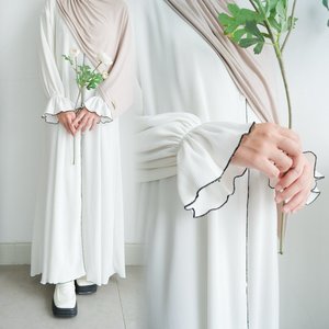 ByMeldev Alayaa Modest Pleats Button Dress ทรงตรงพร้อมเส้นเอวธรรมชาติ - Product Image 1