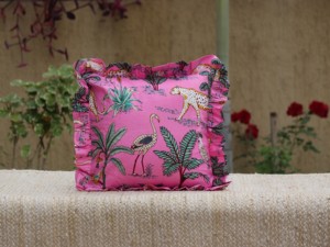 Funda de Cojín de Lujo con Estampado Floral Rosa Indio, 100% Algodón, Tamaño 16x16 - Product Image 2