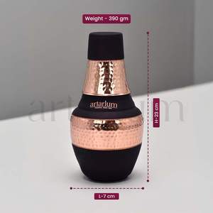 Bouteille en cuivre faite à la main avec un matériau en cuivre pur, un design élégant et étanche améliore la digestion - Product Image 3