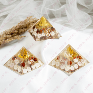 Venta al por Mayor de Pirámides Orgone Gomti Chakra de 90 mm Talladas, Ecológicas, con Puntas de Cristal para Sanación, Meditación y Decoración - Product Image 4