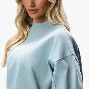 Conjunto de jogging de dos piezas de alta calidad diseñado específicamente para mujeres, con un logotipo personalizado en el chándal de manga larga. - Product Image 6