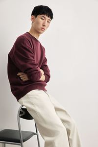 Sweat-shirt à manches longues bordeaux pour homme coupe ample et décontractée T-shirt d'hiver en coton polyester côtelé à col bordé d'épaules tombantes - Product Image 4