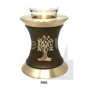 โกศใส่ศพสำหรับสัตว์เลี้ยงที่มีไฟจากทองเหลืองพิมพ์ลายอุ้งเท้าแกะสลัก - Product Image 2