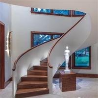 Marches et contremarches d'escalier sculptées de luxe pour villa, design de mode, blanc avec motif en bois, pour intérieur