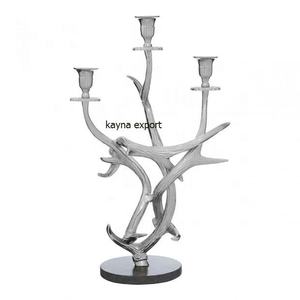Candelabros de Metal Fundido Artesanal Más Vendidos, Acabado Plateado, Diseño Grabado, Portavelas con Dos Soportes para Decoración del Hogar - Product Image 2