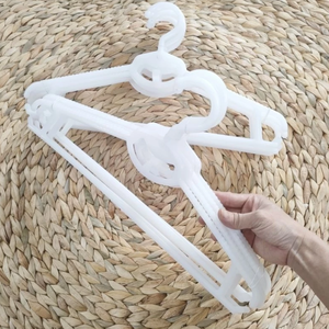 Nouveau cintre en plastique 360 degrés rotatif largeur d'épaule taille 41cm de Long avec couleur personnalisée Pavico Vietnam de la manufacture - Product Image 5