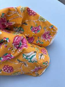 Tissu en coton Jaipuri pour robes de femmes artisanat pour enfants tissu de couette fait à la main impression en vrac conception de sérigraphie pour tissu de courtepointe - Product Image 4