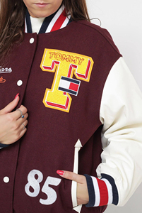 Proveedor superior Chaqueta universitaria personalizada para mujer con mangas de cuero Chaqueta elegante con letras de béisbol para mujer para ropa informal - Product Image 5