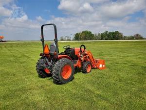 รถแทรกเตอร์ล้อยางมือสอง Kubota LX2620HSD สำหรับงานฟาร์ม พร้อมชิ้นส่วนหลัก เช่น เครื่องยนต์ มอเตอร์ เกียร์ปั๊ม เกียร์บ็อกซ์ - Product Image 5