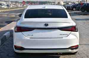 ES 350 2024 d'occasion, conduite à gauche, sièges en cuir, caméra de recul, à vendre en bon état - Product Image 4