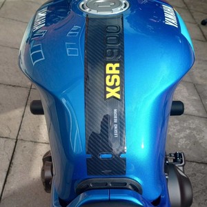 Adesivo Protettivo 3D Giallo Personalizzato per Serbatoio Yamaha XSR900 2022, Logo Decorativo per Moto - Product Image 1