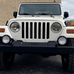 Jeep Wrangler SE 4x4 de 1997, Usado, Motor V8 de 4.8 Litros, Tracción en las Cuatro Ruedas, Mayormente de Propietarios del Sur - Product Image 1