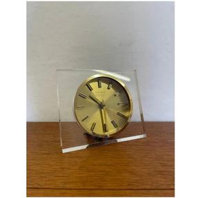 Reloj de mesa de metal y cristal de latón AK en acabado pulido a precio mayorista para regalar/Decoración Para sala de estar - Product Image 1