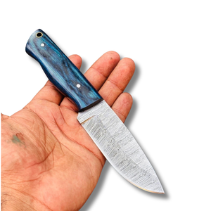 Cuchillo de Caza de Hoja Fija Hecho a Mano en Damasco, Mango de Madera Pakka, Funda de Cuero, Dureza 56HRC, Garantía de 3 Años, OEM/ODM Disponible - Product Image 1