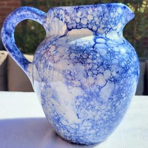 เหยือกน้ำเรซินโพลีเอสเตอร์พร้อมลวดลายหมุนสำหรับห้องครัวของขวัญคริสต์มาสดีไซน์คลาสสิก - Product Image 3