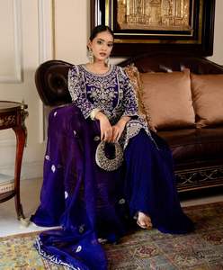 Vestido de mujer elegante confeccionado Salwar Kameez de algodón informal de estilo paquistaní indio con bordado y decoración de encaje para fiestas - Product Image 2