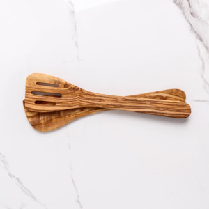 Utensilio de espátula ranurada de madera de olivo hecho a mano - Product Image 3