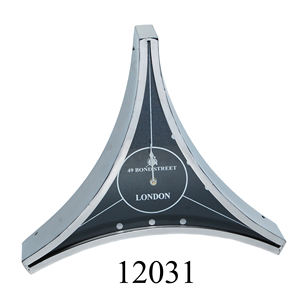 Nouveau dernier Design en fonte d'aluminium petit Triangle horloge de Table cadran noir moderne en métal horloge de bureau pour la décoration de la maison et du bureau - Product Image 5