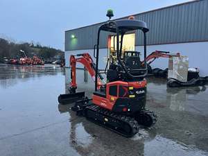 Mini-excavatrice hydraulique à double vitesse EXCAVATOR U17-5 pour moteur et pompe, godet de 0,2 m, poids opérationnel de 1,8 tonne, pour utilisation - Product Image 1