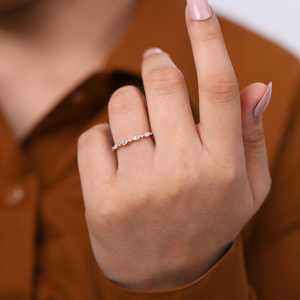 Anillo de Boda de Media Eternidad en Oro Amarillo Platino con Diamantes de Laboratorio Marquise Claridad VS, Joyería Fina de 10k con Certificado IGI, Engaste con Incrustaciones - Product Image 4