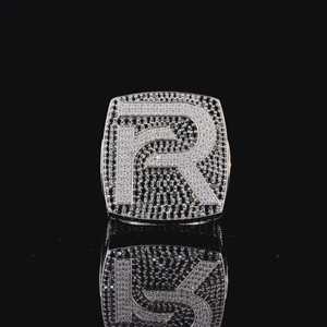 Anillo de Plata de Ley 925 con Letra Personalizada, Diamante Moissanita VVS de Corte Redondo, Chapado en Rodio, Estilo Hip Hop, Lujoso, para Uso Unisex - Product Image 1