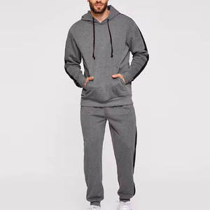 Survêtement en polyester pour hommes Ensemble de jogging survêtement personnalisé Ensemble de jogging piste vierge marque privée Ensemble de survêtement pantalon de survêtement et sweat à capuche pour hommes - Product Image 6