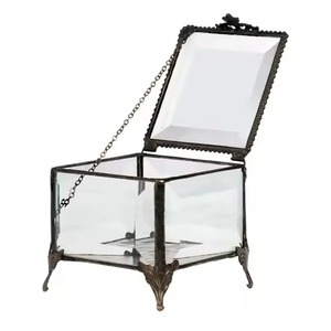 Caja de Vidrio con Acabado Dorado Hecha a Mano con Anillo Cuadrado de Latón, Atractivo Borde Organizado para Joyas Personalizadas y Recuerdos - Product Image 6