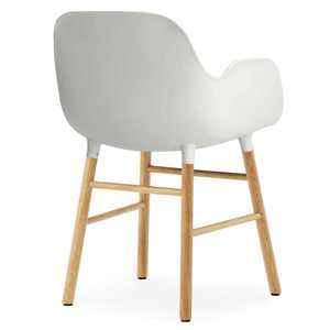 Chaise en plastique de design scandinave BFG031 avec accoudoirs et pieds en chêne - Product Image 4