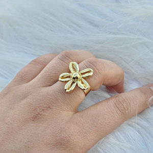 แหวนทองชุบ 18K ดีไซน์ทันสมัย รูปทรงกลีบดอกไม้ แกะสลักลายกลีบดอกไม้ ทำจากทองเหลืองแท้ ปรับขนาดได้ แหวนแฟชั่นสำหรับผู้หญิงและเด็กผู้หญิง - Product Image 3