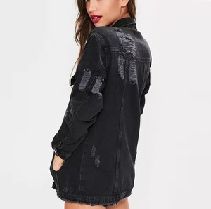 Chaqueta vaquera personalizada de estilo lavado medio para mujer, chaqueta vaquera rasgada para mujer, chaqueta vaquera de manga larga con botones teñidos en negro - Product Image 2